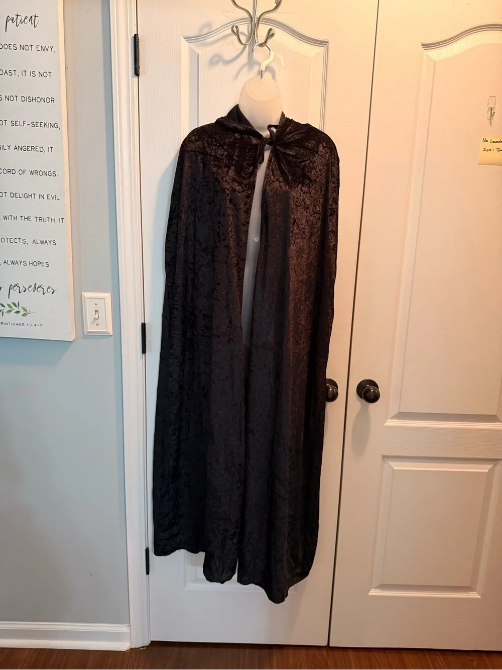 Spirit Black Velvet Hooded Cape Sz OS - Picture 4 of 5